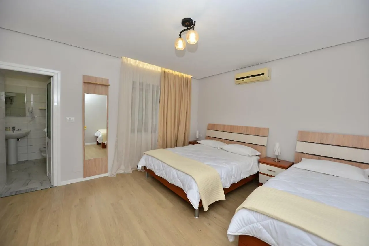 Vila Culli Permet Guest house